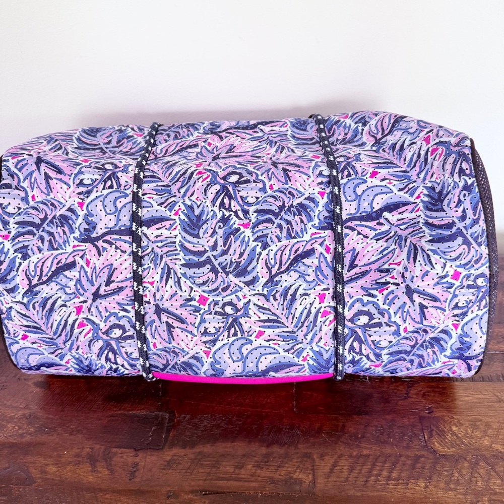 Simply Southern NWT Large Tropical Leaf Neoprene Duffle Bag Pink Purple - Picture 6 of 8